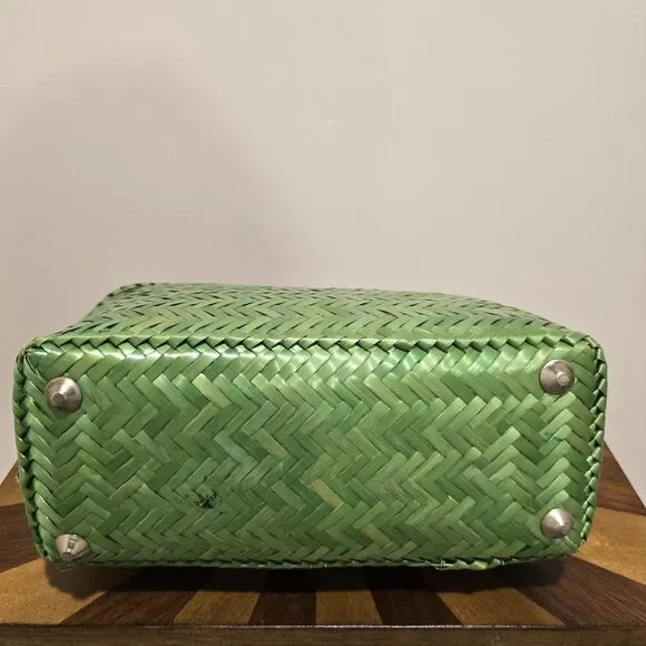 Vintage Boho Island Woven Wicker Bag Purse Rattan Green Wood Handle Beach Hippie - Picture 7 of 15